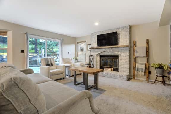 785 Popes Valley - Image 1