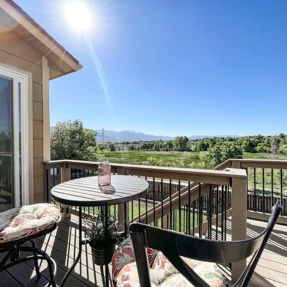1040 Pond Side - Image 1