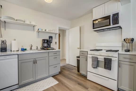 14 Iowa Ave - Image 2