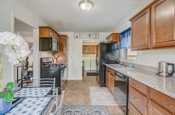 1017 E Uintah - Image 4